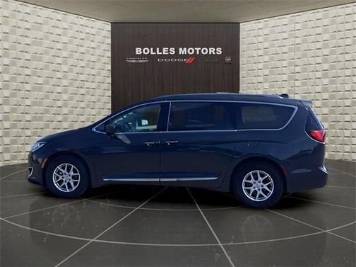 2020 Chrysler Pacifica Touring-L