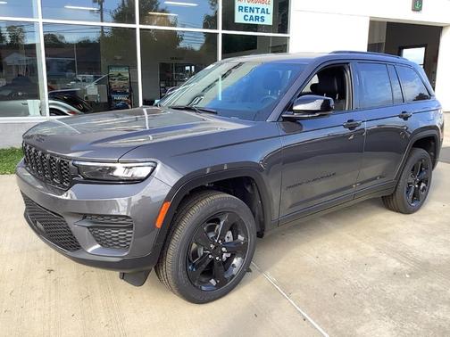 2025 Jeep Grand Cherokee Laredo