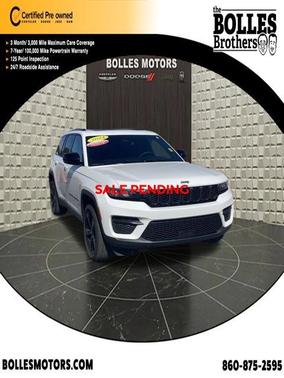 Bright White Clearcoat 2024 Jeep Grand Cherokee Laredo