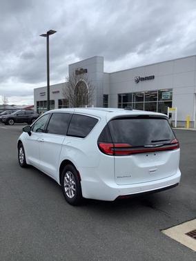 2024 Chrysler Pacifica Touring-L