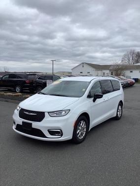 2024 Chrysler Pacifica Touring-L