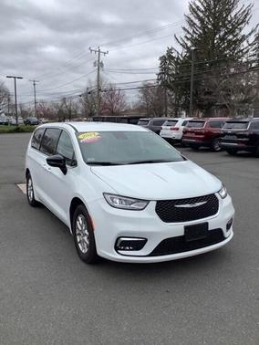 2024 Chrysler Pacifica Touring-L