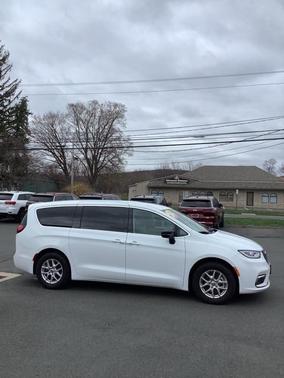 2024 Chrysler Pacifica Touring-L