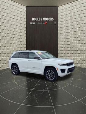 Bright White Clearcoat 2023 Jeep Grand Cherokee Overland