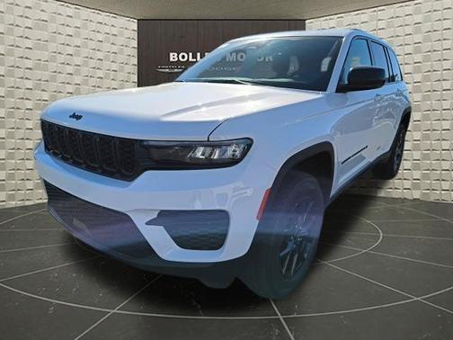 Bright White Clearcoat 2027 Jeep Grand Cherokee Laredo X