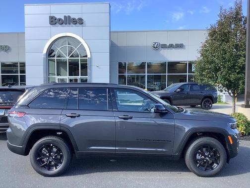 2025 Jeep Grand Cherokee Laredo