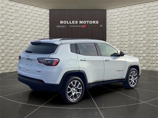 2022 Jeep Compass Latitude Lux