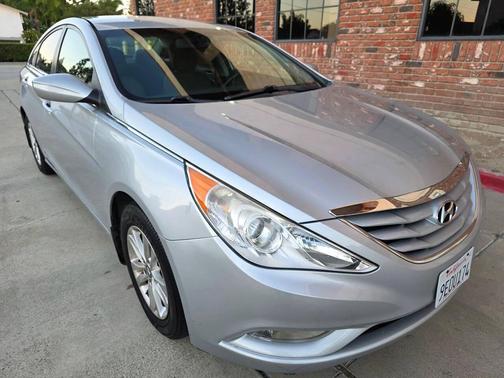 2013 Hyundai SONATA GLS
