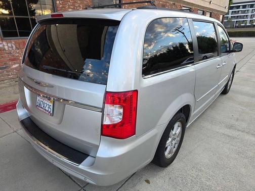 2011 Chrysler Town & Country Touring