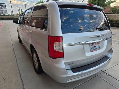 2011 Chrysler Town & Country Touring