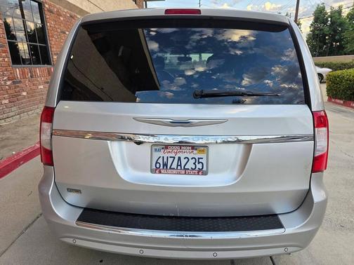 2011 Chrysler Town & Country Touring