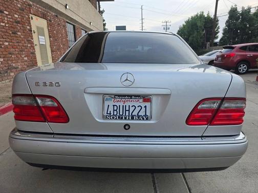 1998 Mercedes-Benz E-Class E 320 4dr Sedan