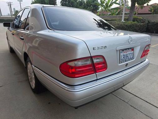 1998 Mercedes-Benz E-Class E 320 4dr Sedan