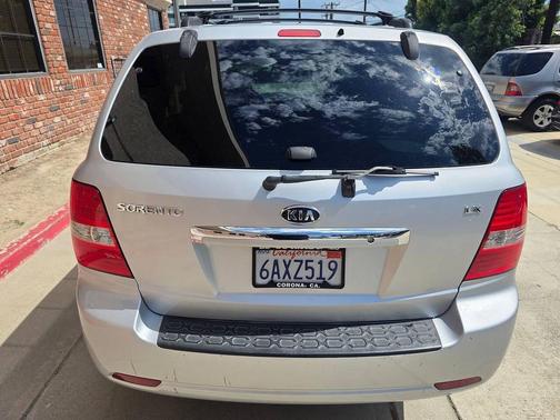 Silver 2007 Kia Sorento LX