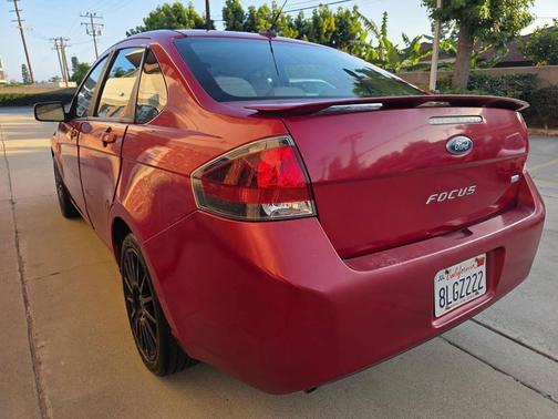 Sangria Red Metallic 2010 Ford Focus SES
