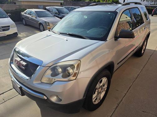 Quicksilver Metallic 2009 GMC Acadia SLE-1