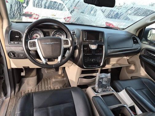 2014 Chrysler Town & Country Touring