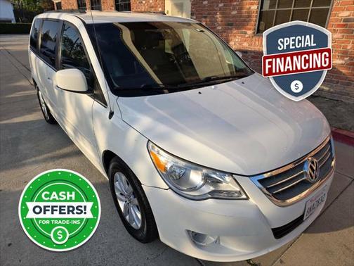 2012 Volkswagen Routan SE 4dr Mini Van w/ RSE and Navigation