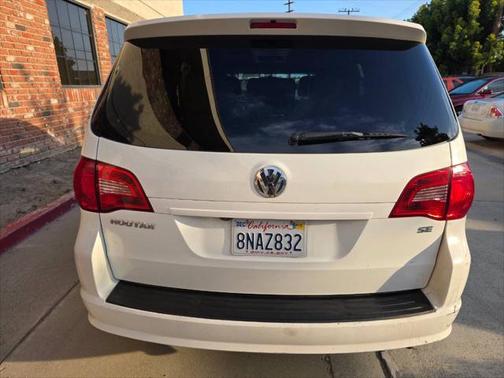 2012 Volkswagen Routan SE 4dr Mini Van w/ RSE and Navigation