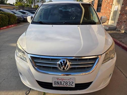 2012 Volkswagen Routan SE 4dr Mini Van w/ RSE and Navigation