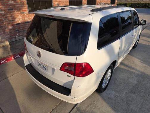 2012 Volkswagen Routan SE 4dr Mini Van w/ RSE and Navigation