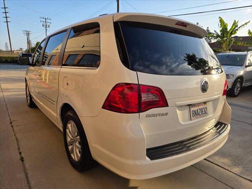 2012 Volkswagen Routan SE 4dr Mini Van w/ RSE and Navigation