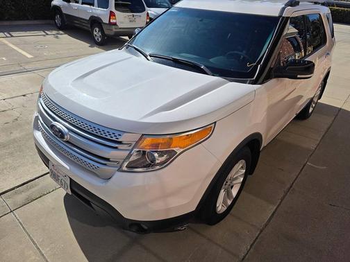 Oxford White 2014 Ford Explorer XLT
