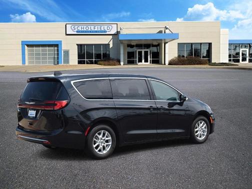 2023 Chrysler Pacifica Touring-L