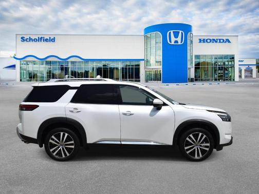 Everest White P 2025 Nissan Pathfinder Platinum
