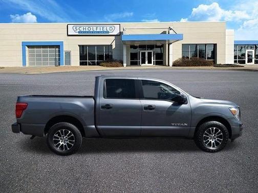 2022 Nissan Titan SV