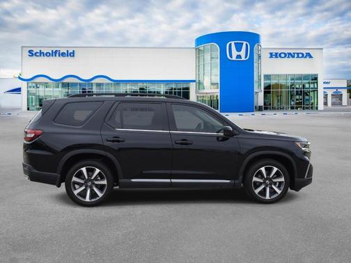 Crystal Black Pearl 2025 Honda Pilot Elite