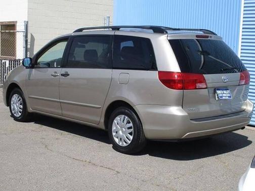 Desert Sand Mica 2005 Toyota Sienna LE