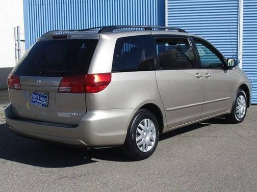 Desert Sand Mica 2005 Toyota Sienna LE