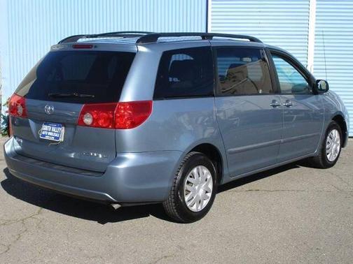 2009 Toyota Sienna LE