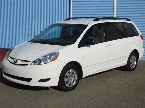 Natural White 2007 Toyota Sienna LE
