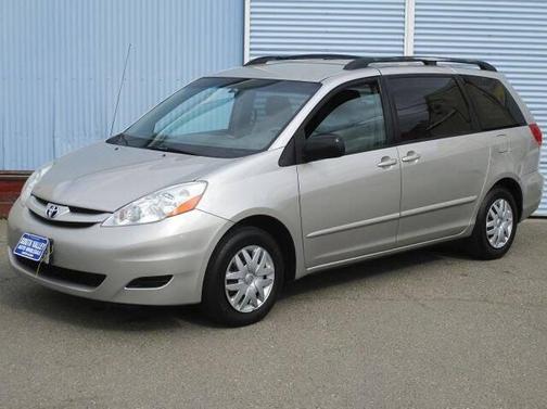 Silver Shadow Pearl 2010 Toyota Sienna LE