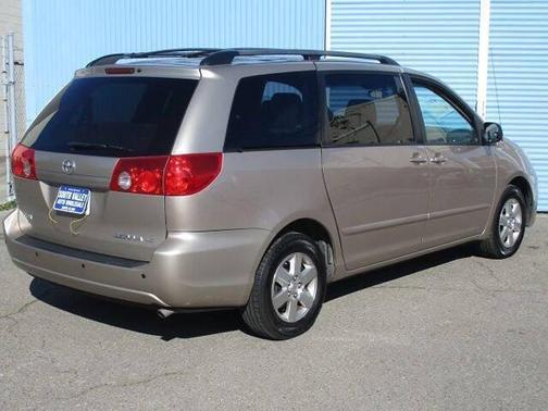 2010 Toyota Sienna LE