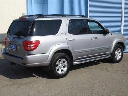2004 Toyota Sequoia SR5