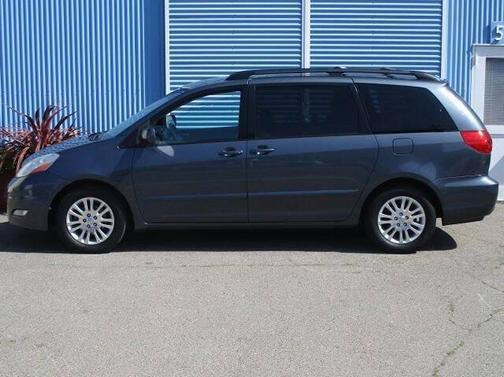 2008 Toyota Sienna XLE