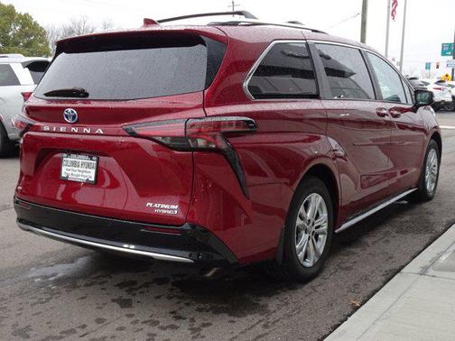 2023 Toyota Sienna Platinum