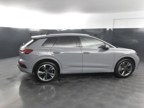 Photo 5 of 31 of 2022 Audi Q4 e-tron 50 Premium