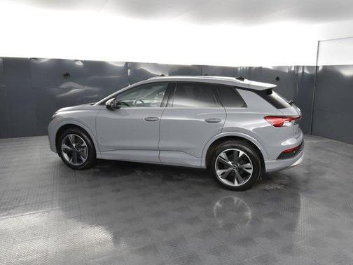 Photo 3 of 31 of 2022 Audi Q4 e-tron 50 Premium