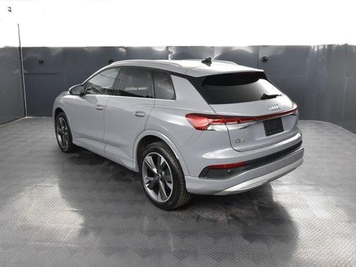 Photo 4 of 31 of 2022 Audi Q4 e-tron 50 Premium