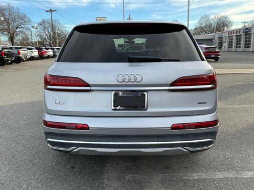 2022 Audi Q7 45 Premium