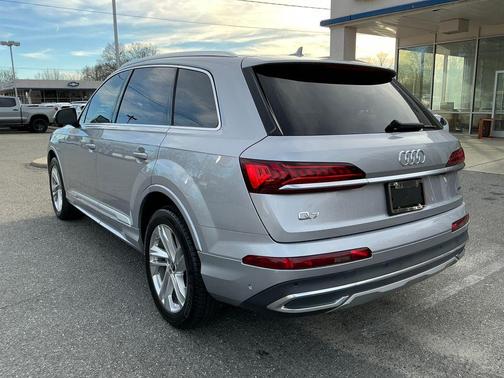 2022 Audi Q7 45 Premium