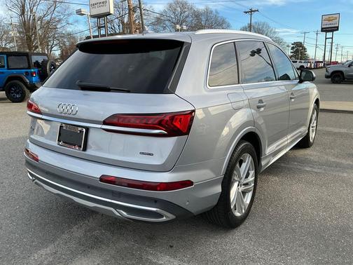 2022 Audi Q7 45 Premium