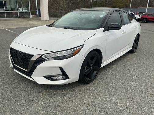 Aspen White Tricoat/Super Black 2023 Nissan Sentra SR