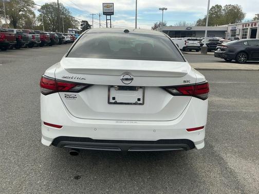 Aspen White Tricoat/Super Black 2023 Nissan Sentra SR