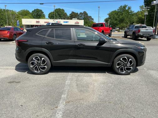 Black Metallic 2026 Chevrolet Trax FWD 2RS