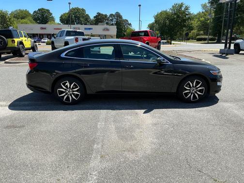 Mosaic Black Metallic 2022 Chevrolet Malibu FWD RS